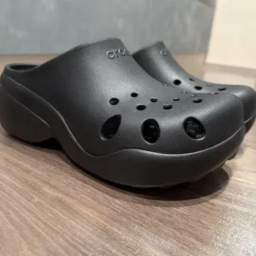 크록스 블랙 클로그 샌들 통굽