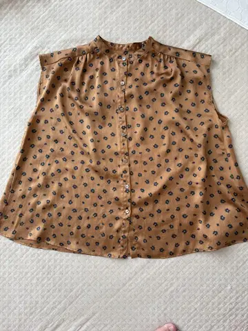 유나이티드 애로우즈 플라워 캡 슬리브 블라우스
