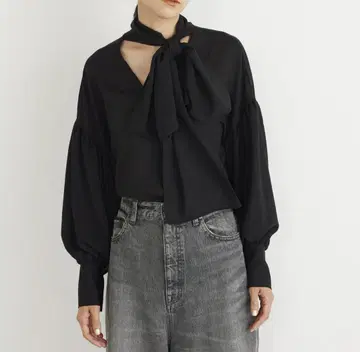 Whim Gazette 2way 보우 블라우스 시어한 느낌 비침 23AW