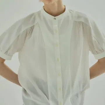 화이트 반팔 블라우스 셔츠