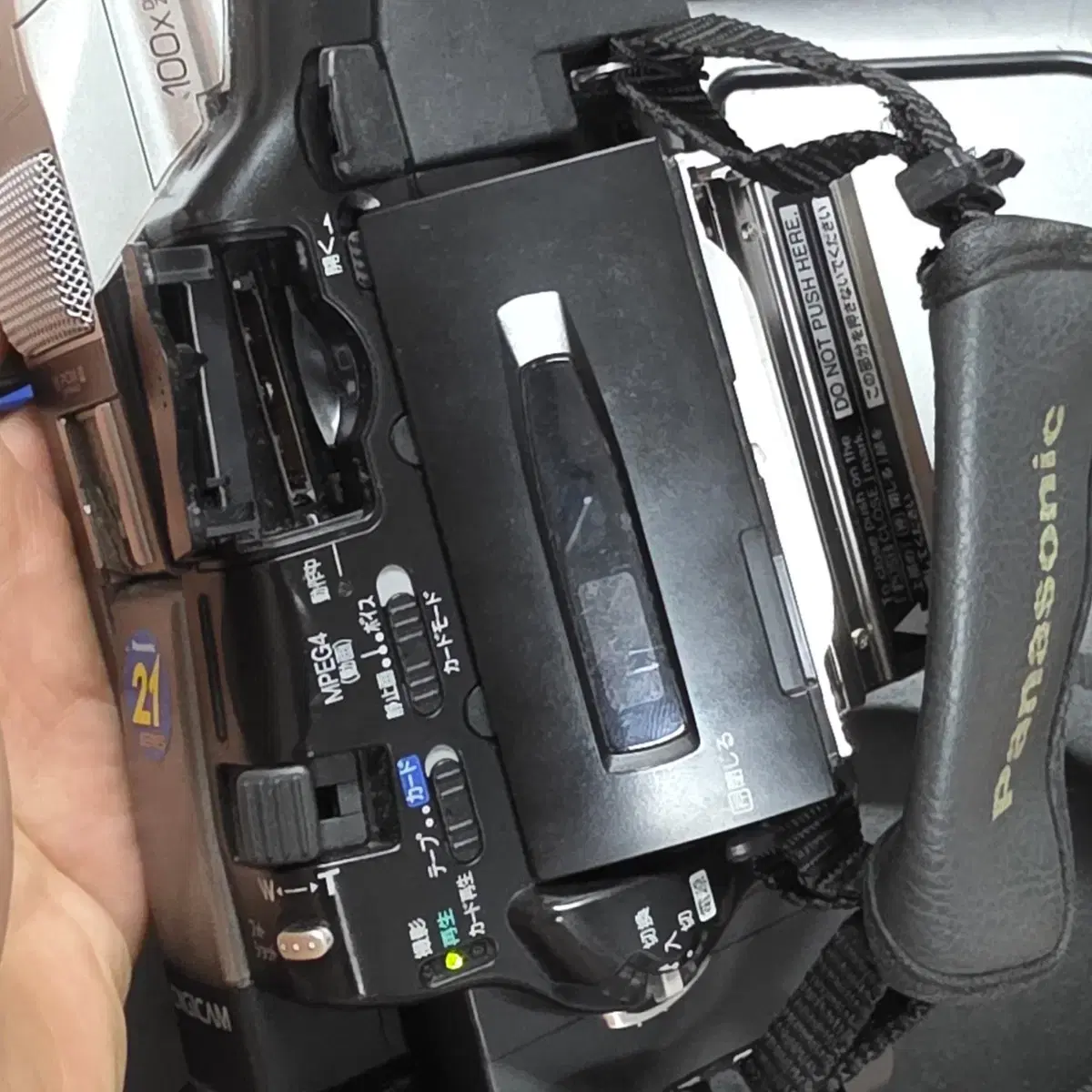 Broken Panasonic MiniDV Camcorder NV-MX2500 on Bunjang