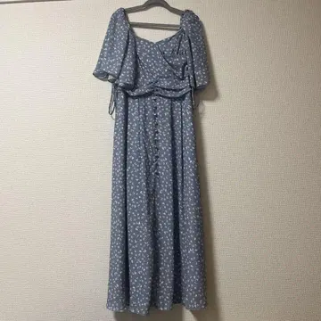 그녀의 입술에서 심장 꽃잎 미디 드레스 스카이