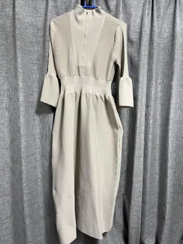 DRESSLAVE 베이지 니트 원피스