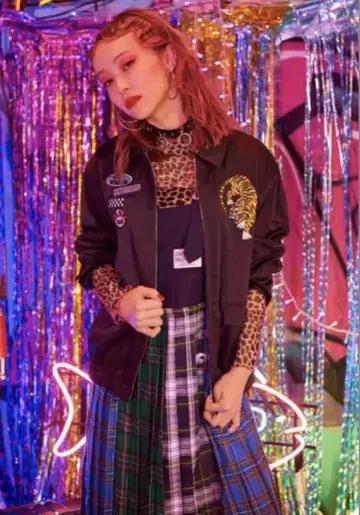 LiSA 착용 캔디 스트리퍼 원피스 체크 플리츠 스커트
