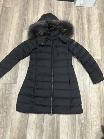 블랙 후드 부착 다운 자켓 타트라스