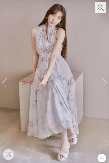 WEB 한정 컬러 홀터넥 개더 플레어 원피스