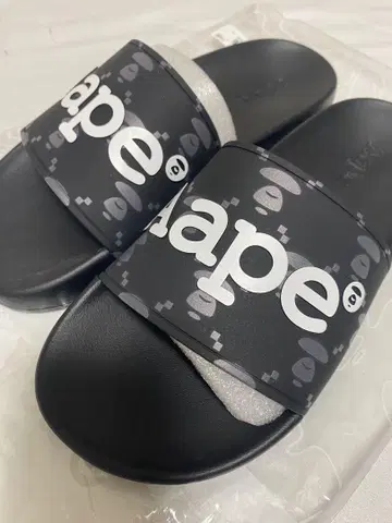 Aape 블랙 슬라이드 샌들