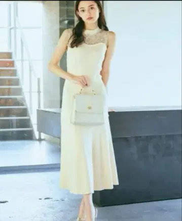 ROYAL PARTY 레이스 절개 슬리브리스 원피스