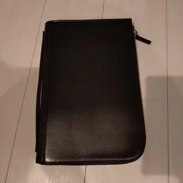 블랙 가죽 클러치백