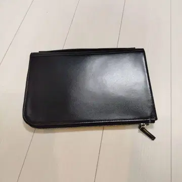 블랙 가죽 클러치백