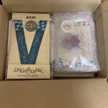 세카오와 두가라디두 티셔츠, 머플러 타월, 핀 배지, 벨트 세트