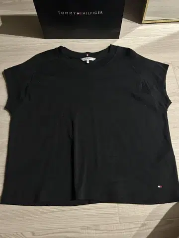Tommy Hilfiger 블랙 반팔 티셔츠