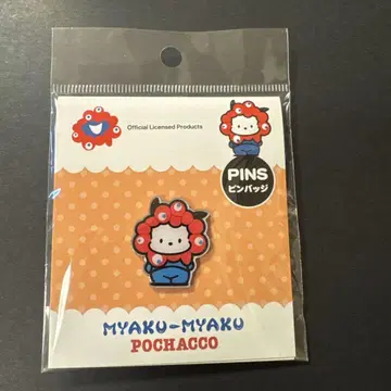 오사카 엑스포 회장에서 한정 판매되는 핑 배지 산리오 포차코