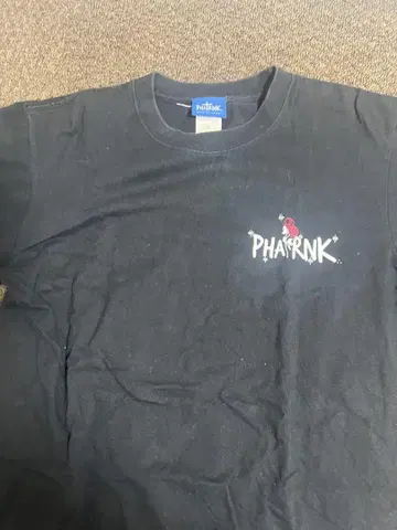 PHAIRNK 블랙 티셔츠