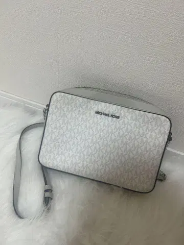마이클코어스 숄더백 화이트/그레이