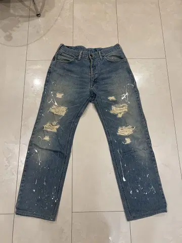 데미지 가공 블루 데님 청바지