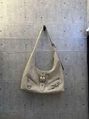 베이지 숄더백 지퍼