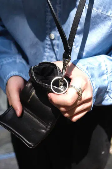 COMESANDGOES NECK STRAP 가죽 넥스트랩