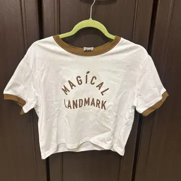 MAGICAL LANDMARK 크롭 티셔츠