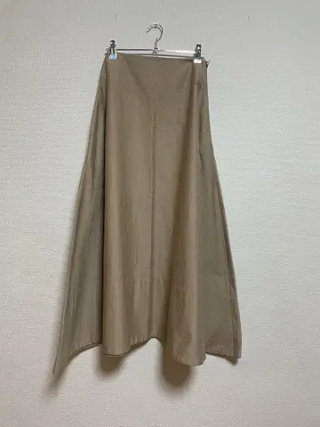 매디슨 블루 맥시 스커트 베이지