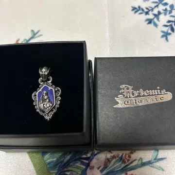 Artemis Classic 성모와 아이 펜던트 탑