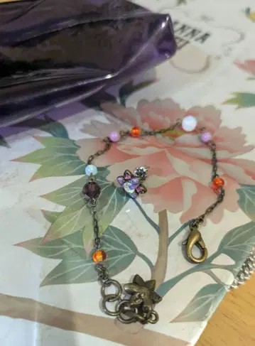 ANNA SUI 꽃 모티브 팔찌