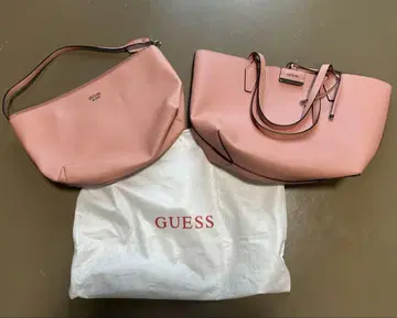 GUESS 핑크/화이트 리버서블 토트백 2개 세트 (수납 가방 포함)