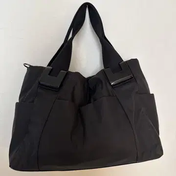 ear 토트백 블랙