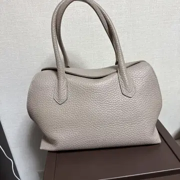 Iacucci 베이지 가죽 핸드백