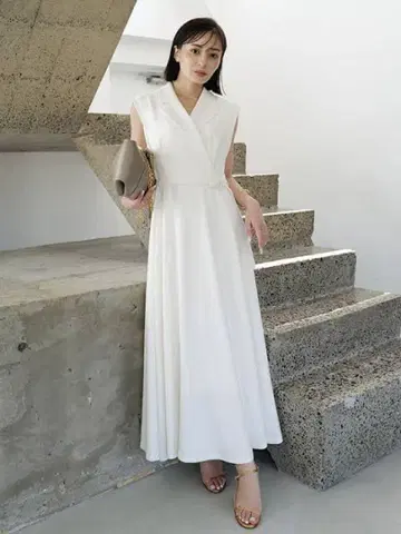 더블 새틴 테일러드 플레어 원피스 화이트 S 사이즈