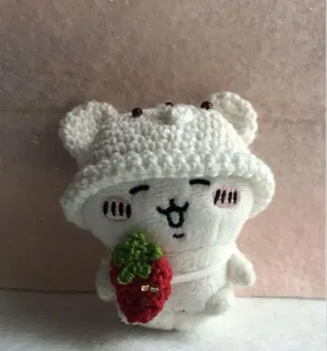 가챠 앉은 치이카와 (먼작귀)용 화이트 곰 모자와 딸기 미니백 세트