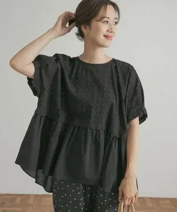 어반 리서치 도어스 레이스 절개 개더 페플럼 블라우스