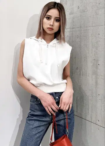GYDA 하프 지퍼 슬리브리스 숏 후드티