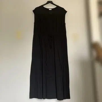 Spick and Span 블랙 슬리브리스 롱 원피스