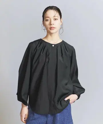 BY 폴리에스테르 트위스트 슬리브 블라우스