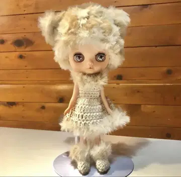 미디 브라이스 아웃핏의 변신 베이지 고양이 세트