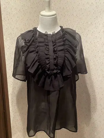 시스루 블랙 프릴 반팔 블라우스 새상품급