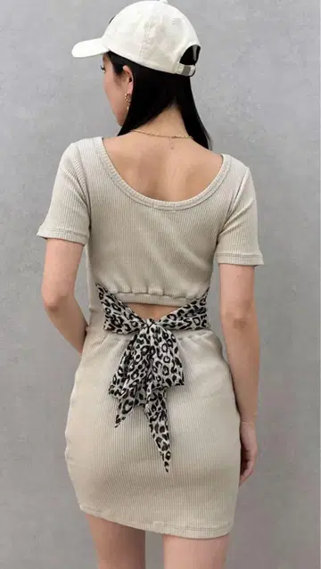 GYDA BACK 리본 크루넥 원피스