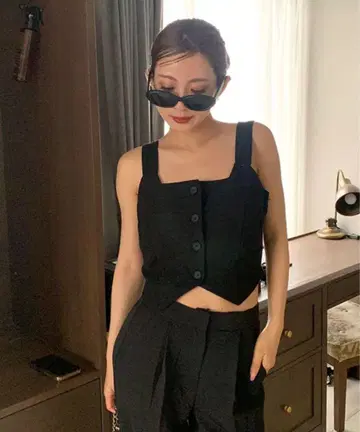 CANIE nugu 스퀘어 넥 슬리브리스 걸리시