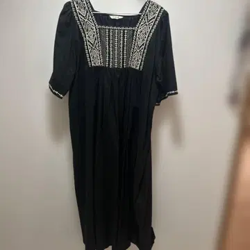 스튜디오 클립 새상품급 자수 원피스