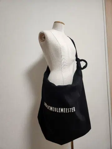 ANN DEMEULEMEESTER 블랙 숄더백