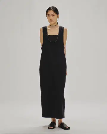 오늘의 특별한 네크라인 파이핑 드레스