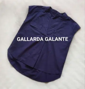 GALLARDA GALANTE 네이비 슬리브리스 셔츠 티셔츠