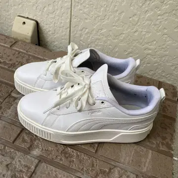 Puma 화이트 스니커즈 통굽