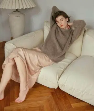 미라 오웬 Mila Owen 새틴 롱 스트레이트 내로우 스커트