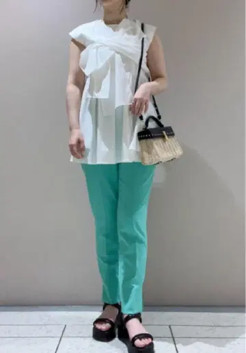 새상품급 셀 포드 빅 리본 컷 탑 화이트