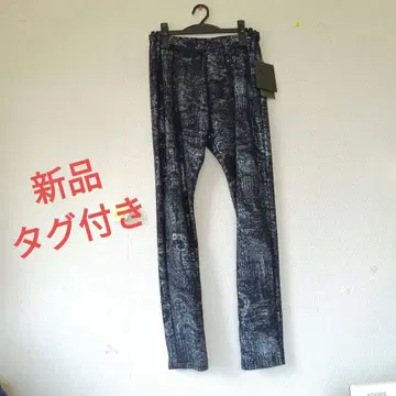 [에이코 콘도] 슬림 핏 팬츠 광택 블랙 그레이