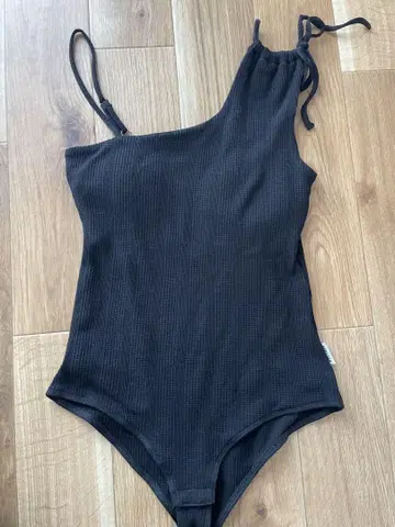 ALEXIA STAM 원숄더 블랙