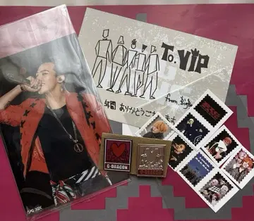 G-DRAGON 사진 및 배지 세트
