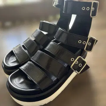 피에르 아르디 샌들
